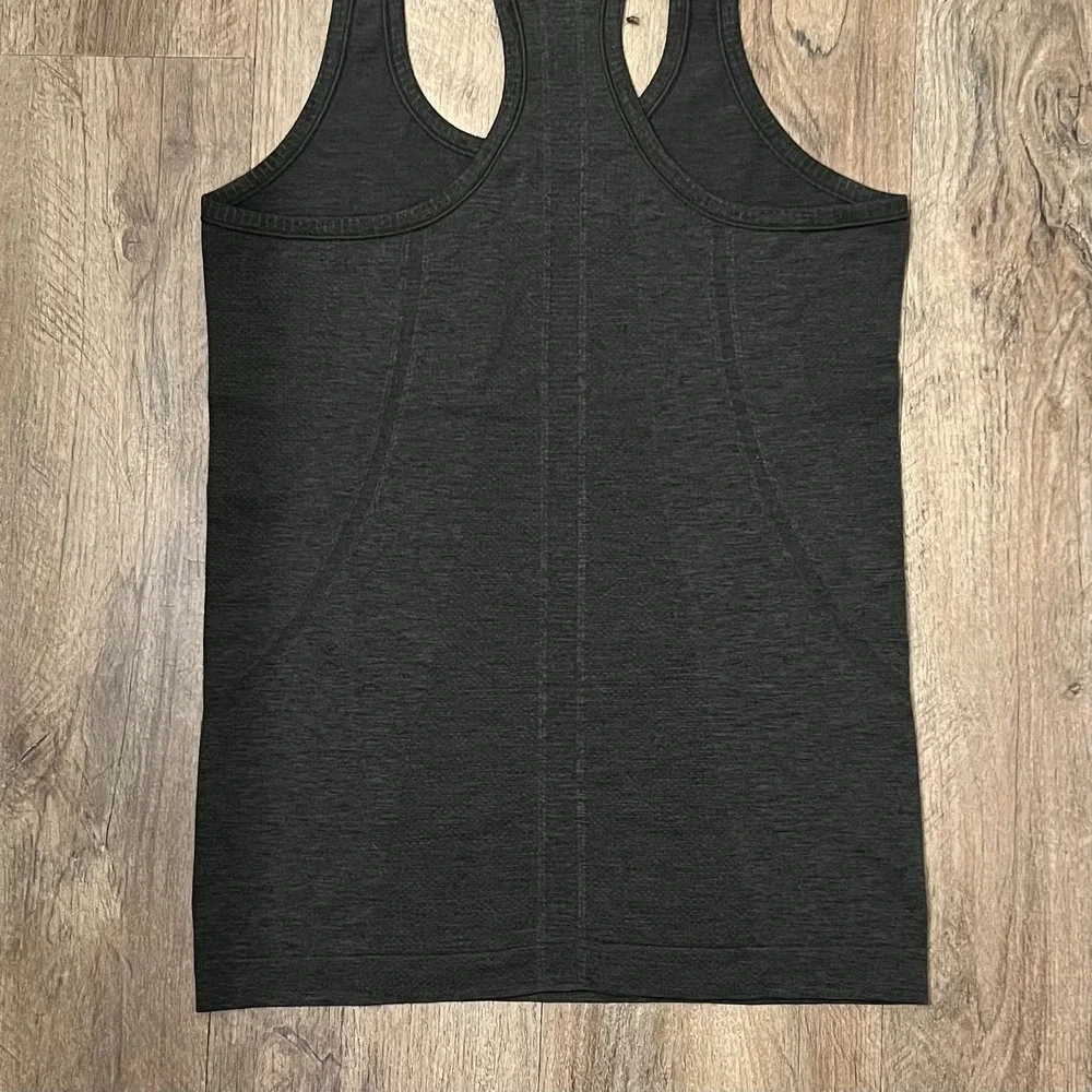 Lululemon Wome's Swiftly Tech Racerback Dark‎ Olive Size 6